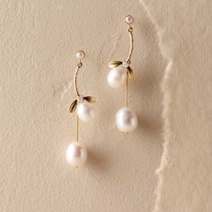 Bhldn pearl blooms earrings. NWT